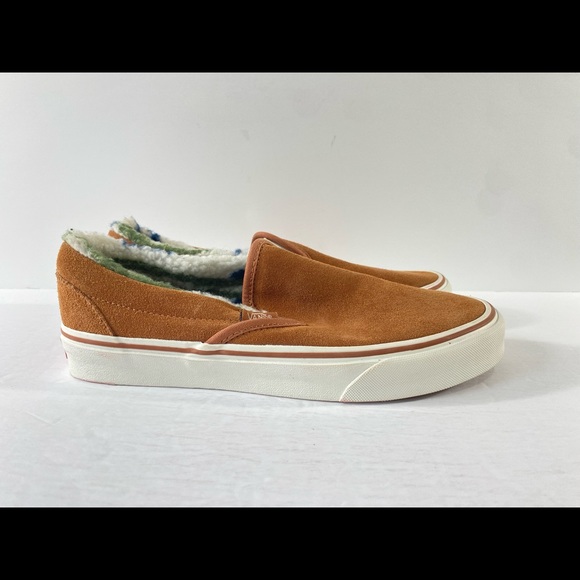 Vans Classic Slip-On Suede Sherpa Sneakers - Picture 2 of 6
